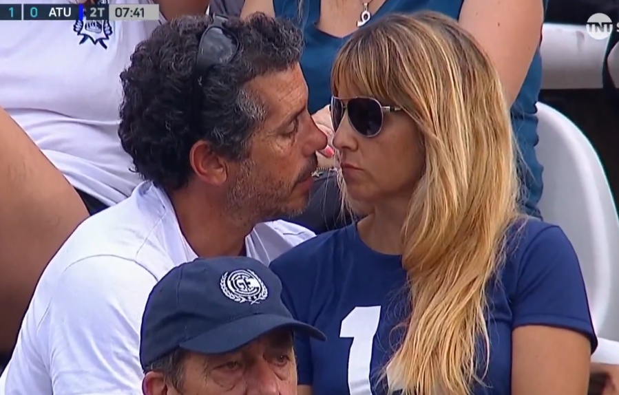 ”No la convenció”: el momento viral de una pareja de Gimnasia en medio del partido que no terminó de la mejor manera