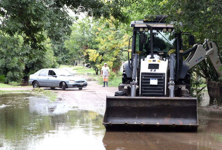 En Villa Elvira llovió más del doble que en Los Hornos: barrio por barrio, el acumulado entre el lunes y miércoles