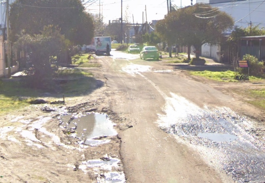 En 37 y 134 reclaman por luminarias, veredas y limpieza: ”Hay basurales llenos de ratas”