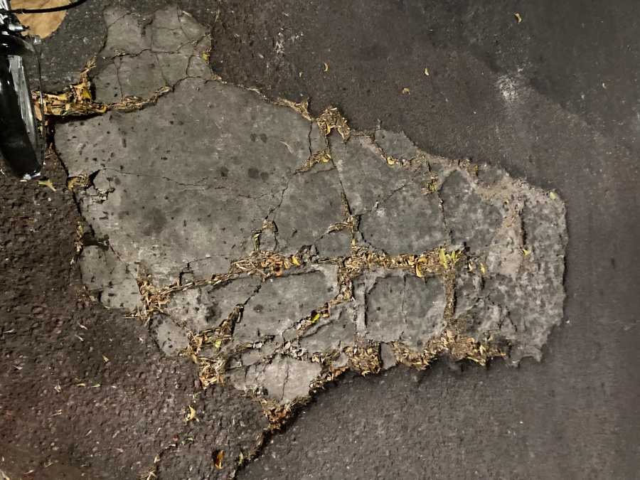 Un vecino de La Plata pide que arreglen la calle: ”Así está 4 y 45, desastroso”