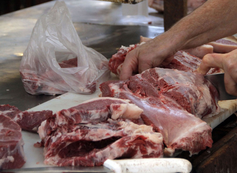 Se desplomó el consumo de carne y en febrero el precio promedio del kilo se mantendría en los 6.000 pesos