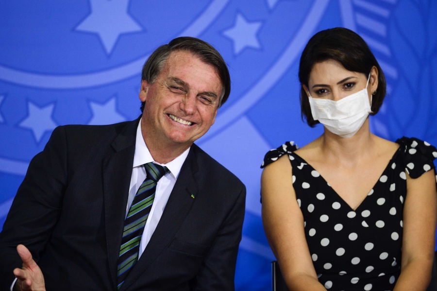 Bolsonaro se niega a vacunarse contra el coronavirus y desde el gobierno estadounidense le suplican a su esposa