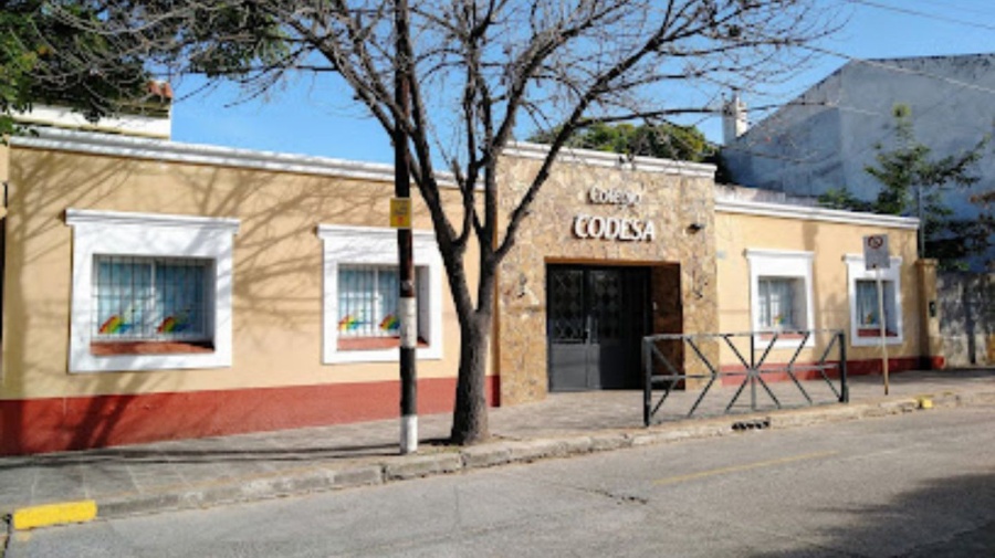 Por considerarlo ”conflictivo”, un colegio prohibió que sus alumnos intercambien figuritas del Mundial