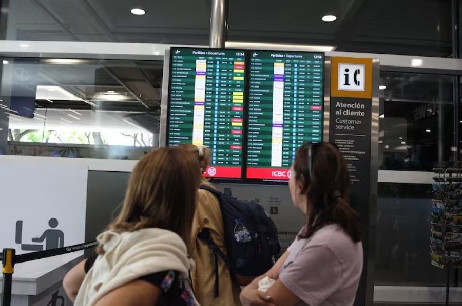 Los gremios aeronáuticos desmintieron haber ”secuestrado” pasajeros en el paro de Intercargo