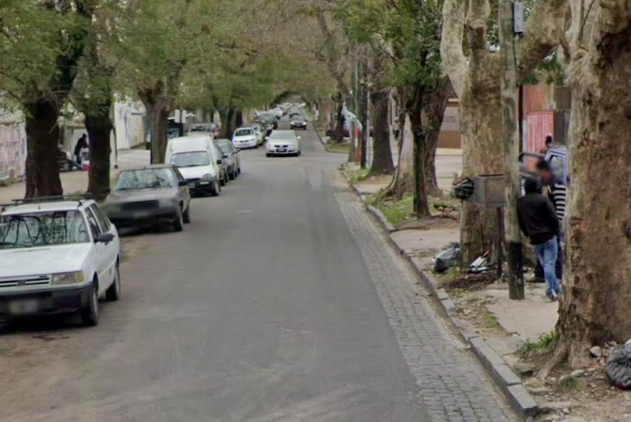 ”Viejita, te venimos siguiendo”: un ladrón platense amenazó con cortarle la oreja a una jubilada durante un robo