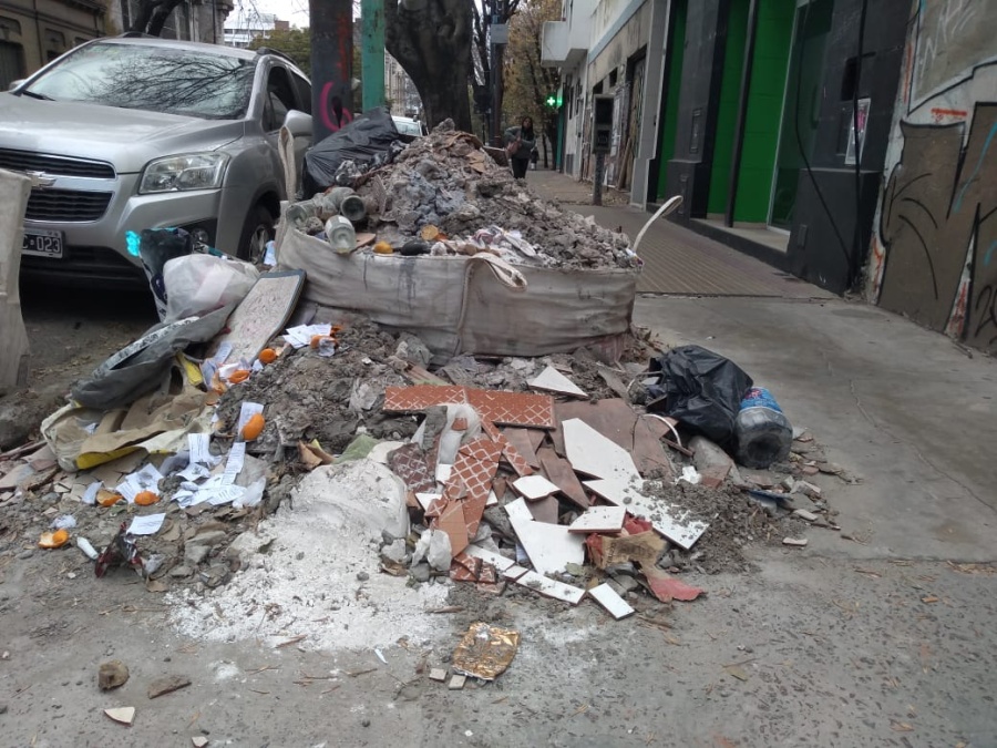 Vecinos del centro platense reclaman un ”abandono total”