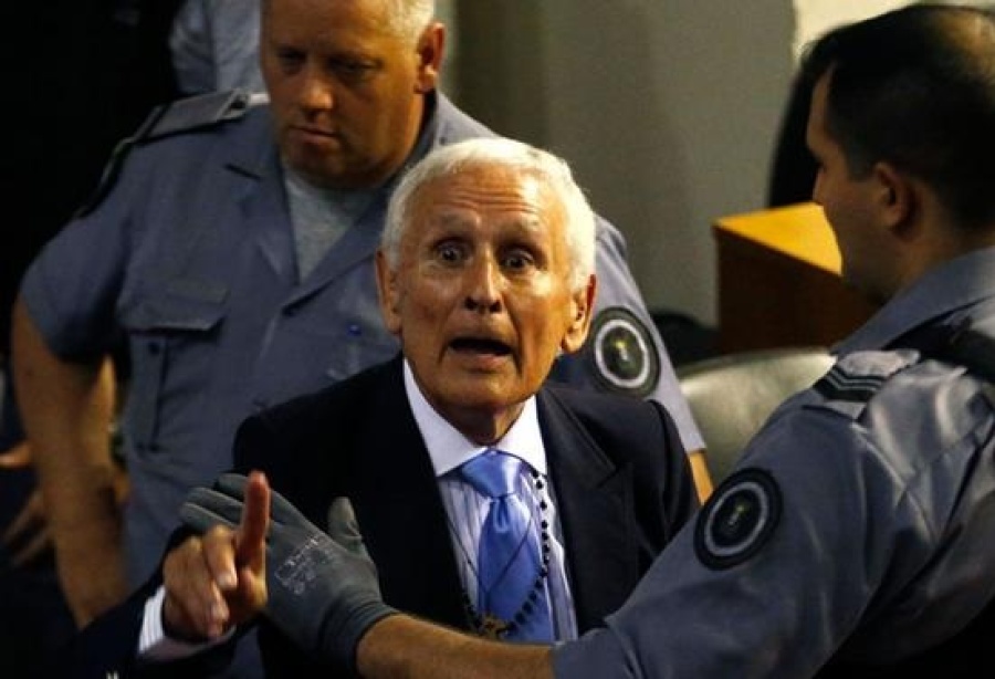 El represor Etchecolatz fue beneficiado por la Justicia en una causa que investiga una ejecución a metros de Plaza Moreno