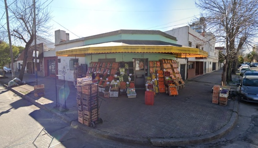 A plena luz del día y bajo amenazas con armas de fuego, asaltaron una verdulería en Barrio Norte