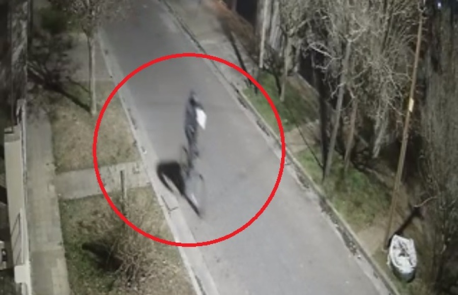 Violentaron una casa, se robaron bicicletas y huyeron pedaleando en Villa Elvira