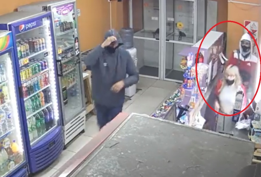 Una mujer fue asaltada en un kiosco del centro platense