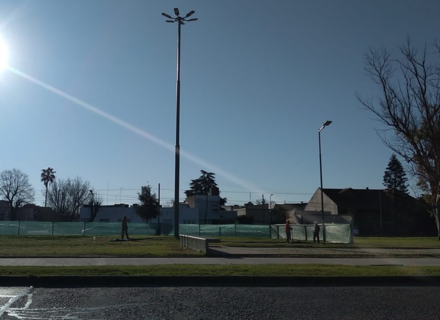 Vecinos de Barrio Norte y Tolosa se reunirán por la situación de la Rambla de 32: aseguran que está destruida y abandonada
