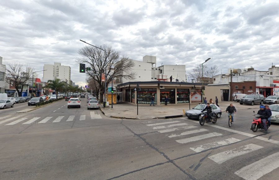 Un delivery denunció que un conductor lo atropelló y huyó en La Plata