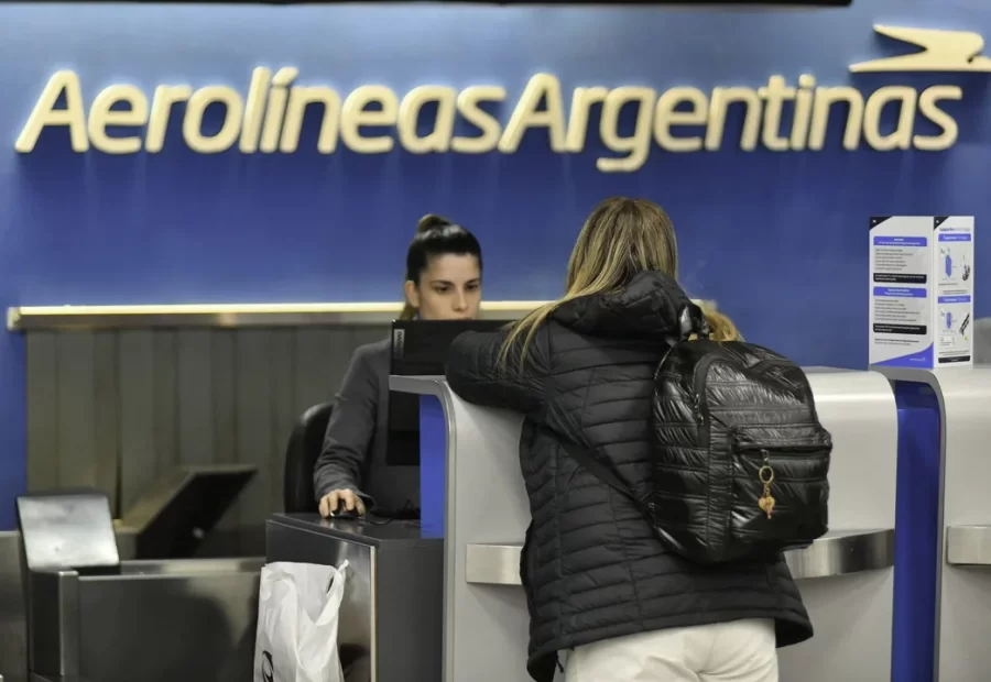 Los pilotos realizan una asamblea en Aeroparque por incumplimiento de negociaciones y podría afectar a miles de pasajeros