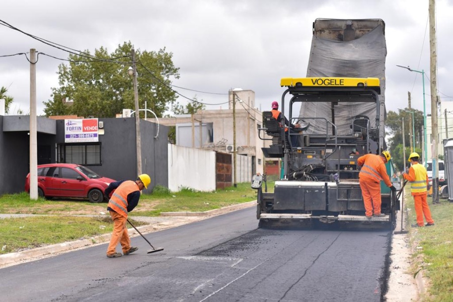 El Municipio de La Plata sigue con las tareas de pavimentación en Villa Elvira y su objetivo es alcanzar los 200 km