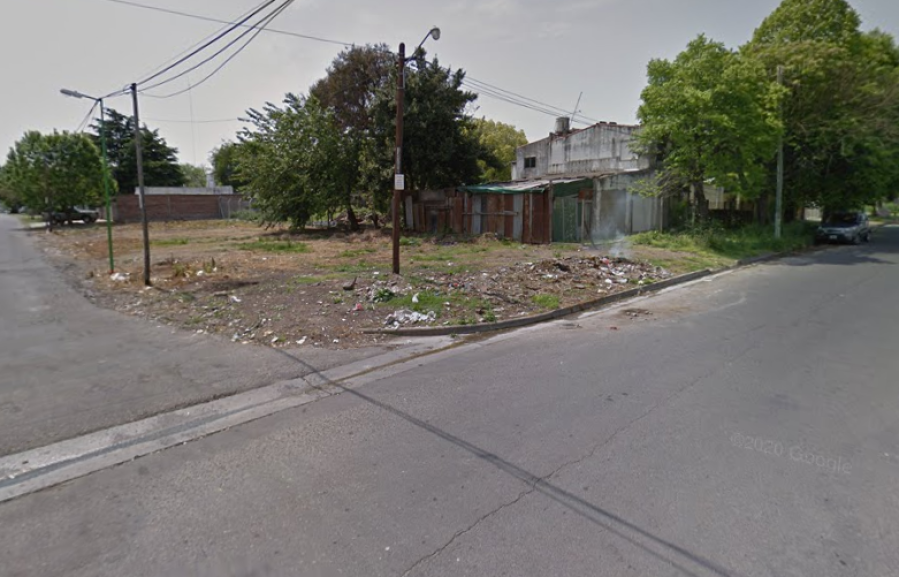 Denuncian una pérdida de agua desde hace 2 años en La Plata