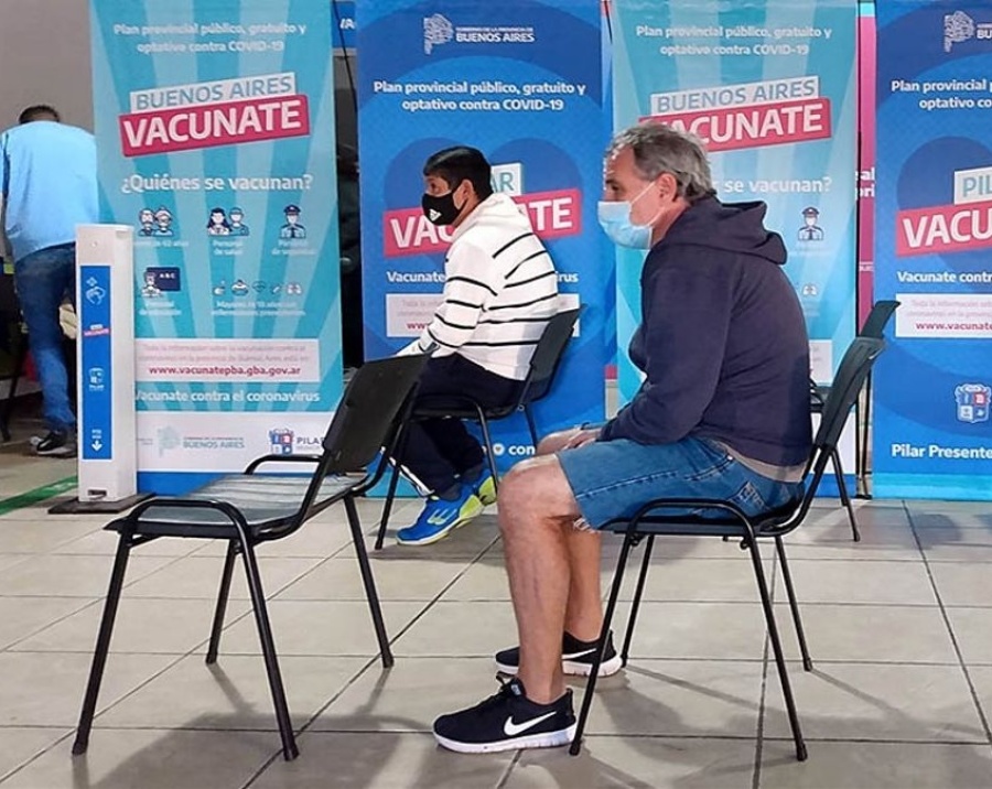 Ya rige la vacunación libre de terceras dosis en La Plata: qué grupos pueden acceder