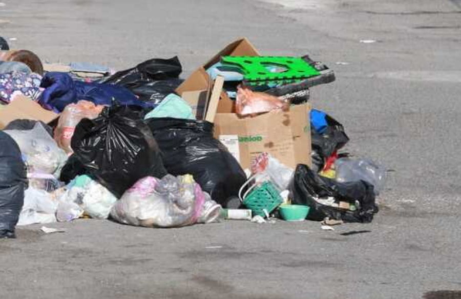 En 72 y 136 reclamaron por la acumulación de basura: ”Hace semanas que no pasa el camión”