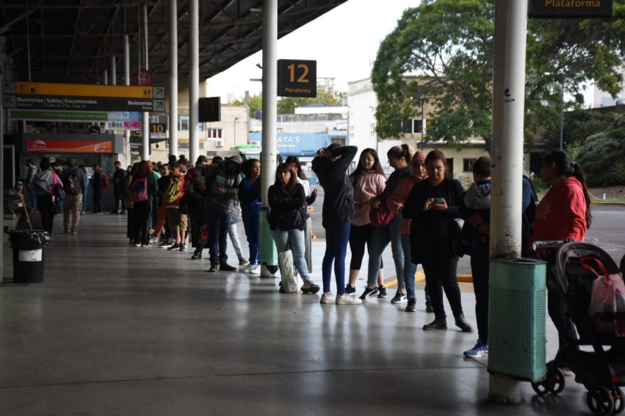 Continúa la medida de fuerza y el Costera sigue sin salir de La Plata