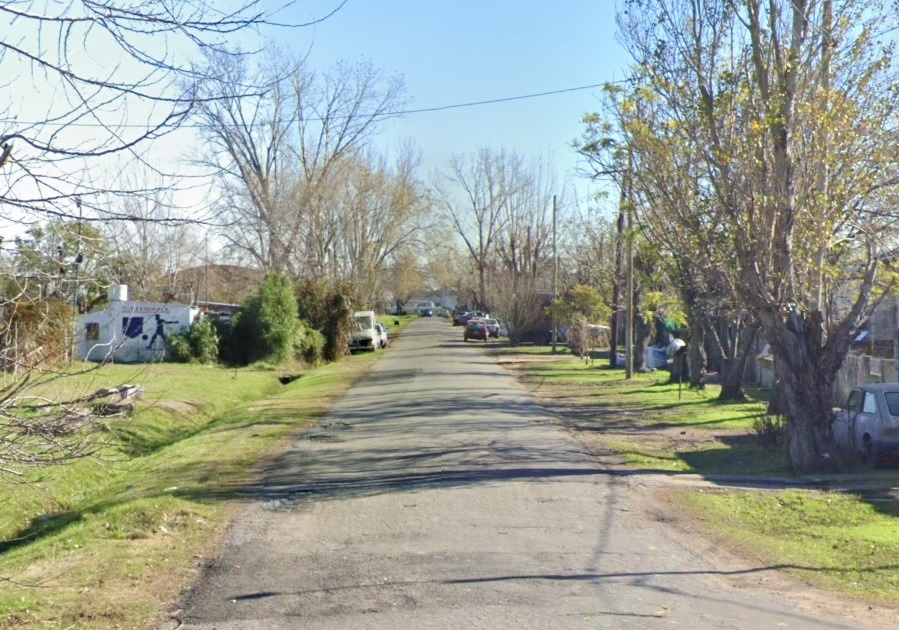 En 115 y 522 reclamaron por cloacas y la falta de alumbrado público