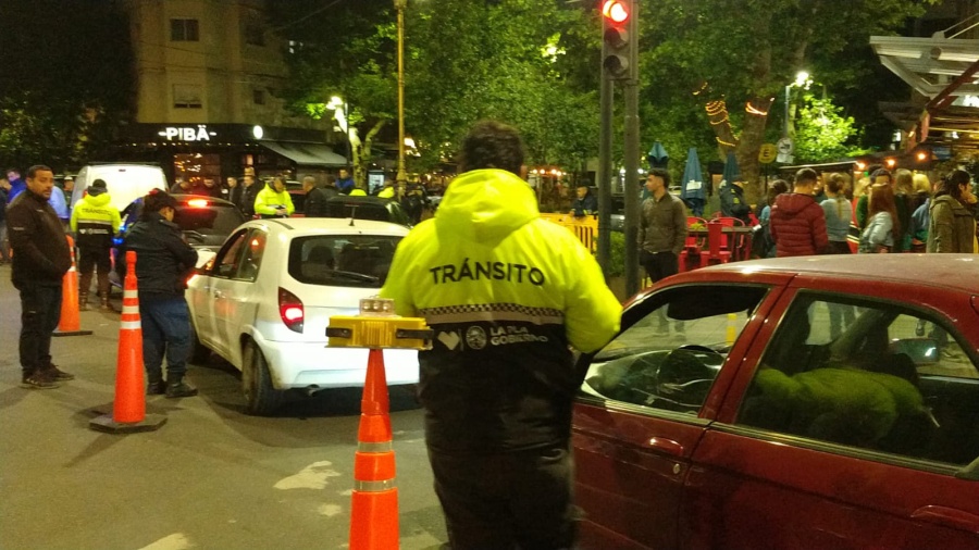 El mal estacionamiento y las licencias vencidas entre las infracciones de tránsito que más se cometen en La Plata