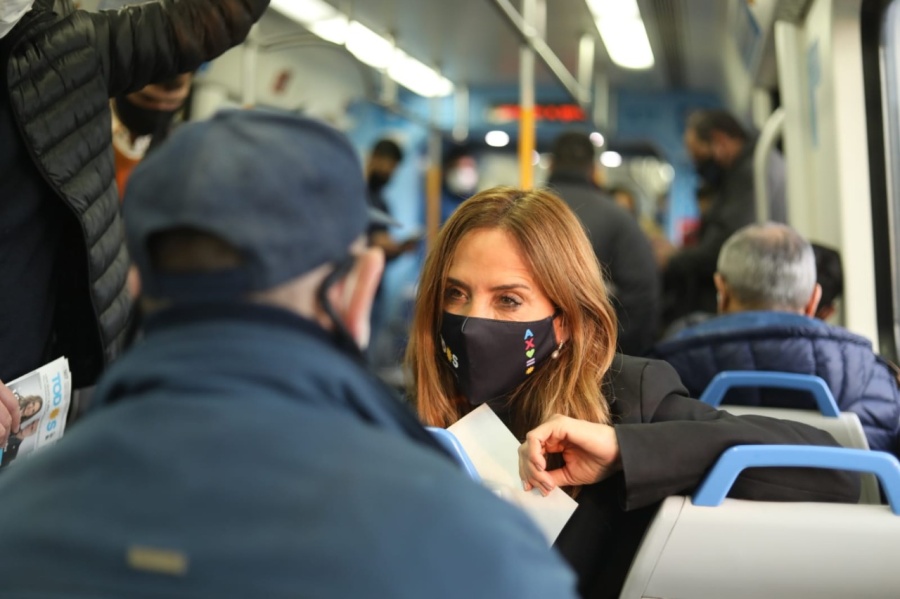 Tolosa Paz se tomó el tren Roca: “Santilli y Vidal no pueden mirar a los ojos a los trabajadores”