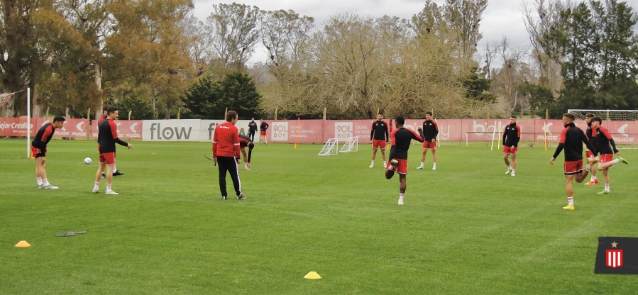 ¿A qué futbolista de Estudiantes marginaron por indisciplina?