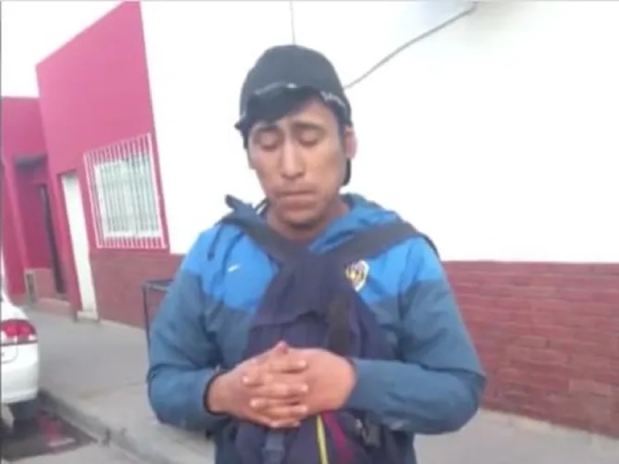 Simulaba ser cliente y se agachaba para sacar fotos por debajo de la pollera a las mujeres: una víctima se dio cuenta de todo