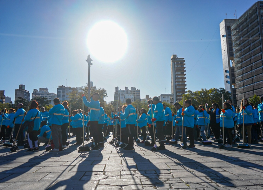 Los barrenderos de La Plata serán capacitados en primeros auxilios, emergencias y liderazgo