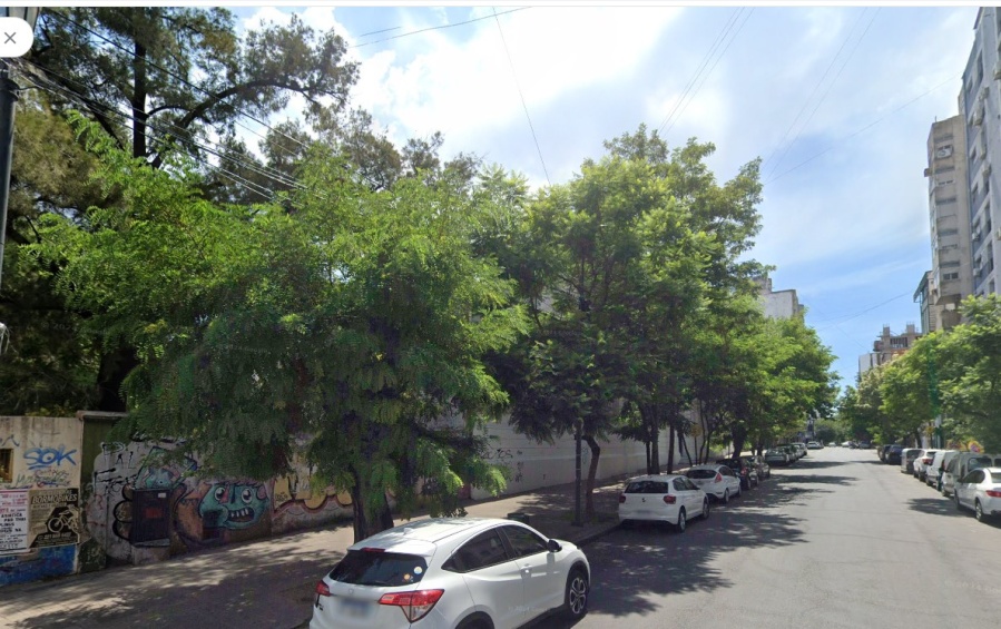 Asaltaron y golpearon a una mujer para robarle la moto en el centro de La Plata