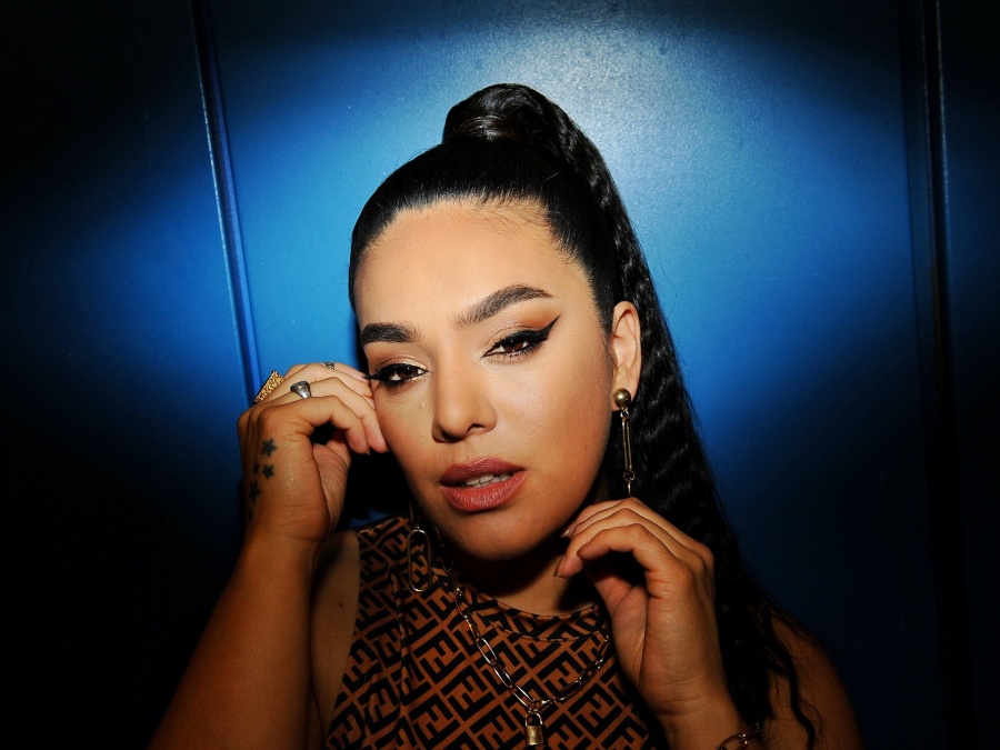 Ángela Leiva paró un show en vivo porque le arrojaron un preservativo al escenario