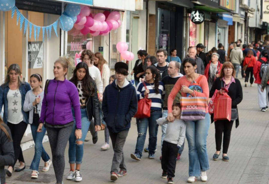 La renovación del centro comercial de calle 8 y calle 12 contemplará el recambio de baldosas y de la iluminación