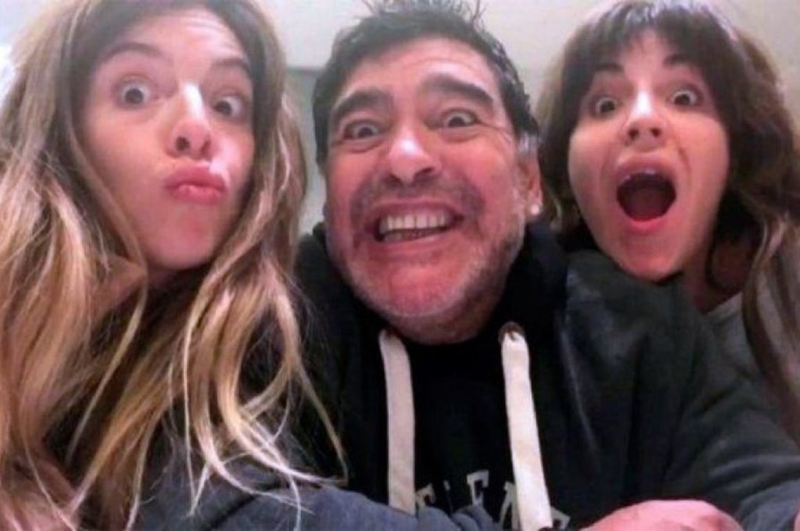 Los mensaje de Dalma y Gianinna a un año de la muerte de Diego Maradona