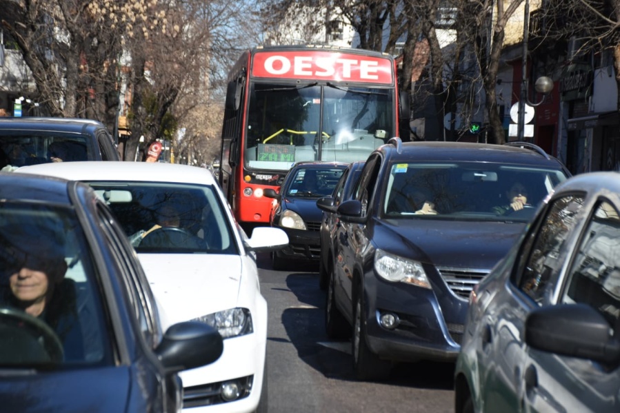 Los micros de La Plata podrían quedar con la tarifa congelada hasta después de las elecciones