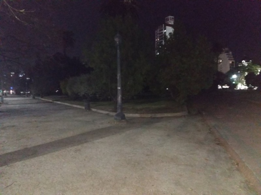 Denuncian que la zona de Plaza Paso de La Plata amaneció como una ”boca de lobo”
