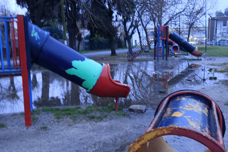 ”Está abandonada”: vecinos se quejaron por el estado de la plaza de 60 y 143