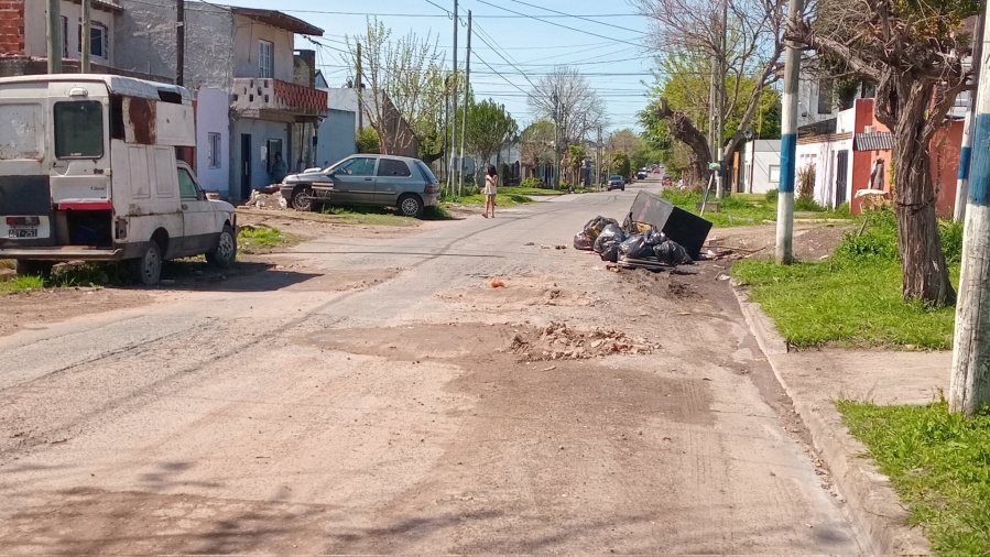 ”Autos abandonados, pozos y basurales”: Crecen los reclamos en 136 y 58