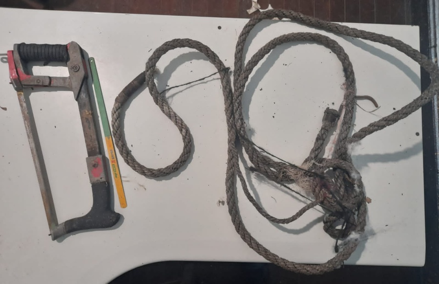 Quiso robar cables pero se quedó encerrado en una cámara de inspección y lo atraparon en Villa Elisa