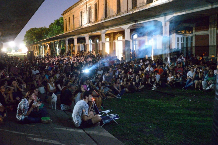 Cine en los barrios, la nueva propuesta para las vacaciones de invierno en La Plata