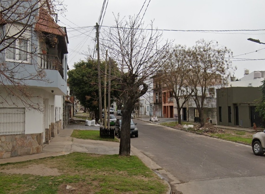Festejaba su cumpleaños en 67 y 119, salió para guardar el auto y arrancó una terrible pesadilla con toda su familia