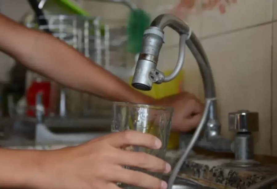 La Mesa Vecinal del Agua de La Plata pidió una reunión urgente por la falta de suministro: ”Pagamos 65 mil pesos en bidones”