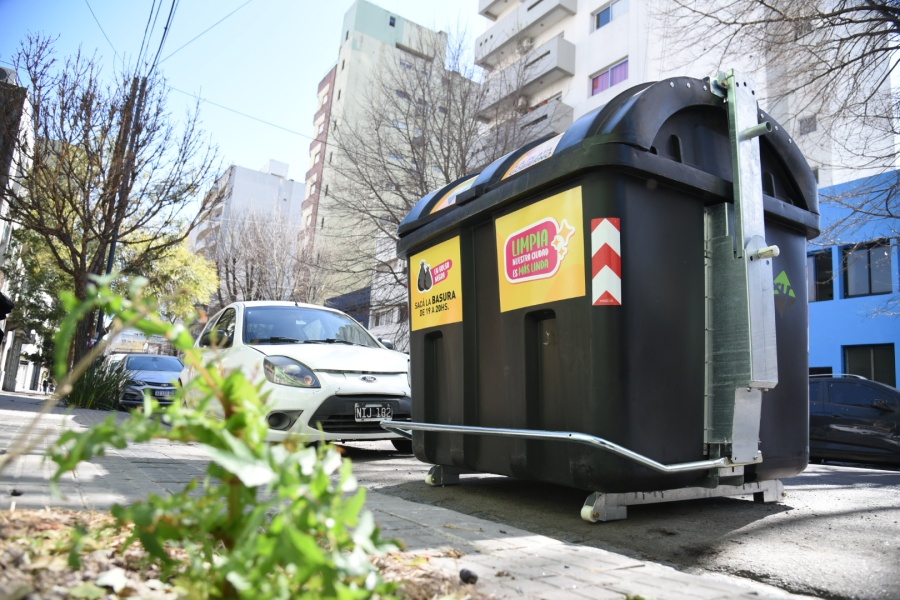 Comenzó la segunda parte de la instalación de contenedores en La Plata: “Se trata de construir una ciudad más ordenada”