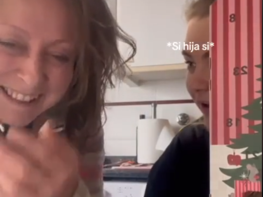 Quiso regalarle un calendario navideño a su hija pero no todo salió como esperaba