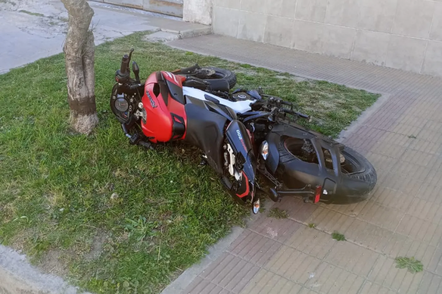 Falleció el joven de 20 años que había chocado con una moto robada contra una camioneta en Berisso
