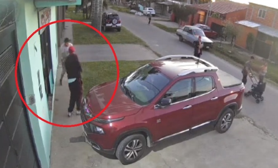 Detuvieron a un hombre que le disparó a otro a plena luz del día en Los Hornos: investigan un ajuste de cuentas