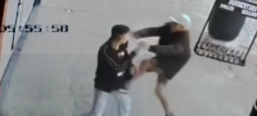 Le pegó patadas para robarle y se llevó hasta su campera y zapatillas en la zona de 19 y 531