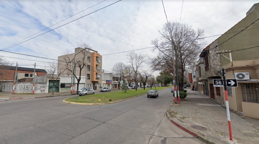 Vecinos de 19 y 36 de La Plata piden que destapen la colectora: ”Está re tapada”