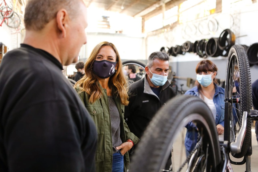 Tolosa Paz recorrió Altos de San Lorenzo: ”En estos 50 días tenemos que ir puerta por puerta para escuchar a los vecinos”