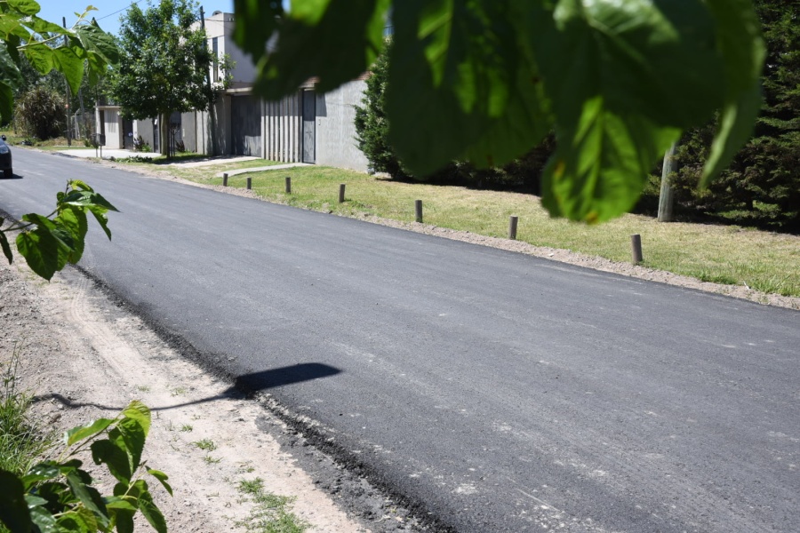 Finalizaron las obras sobre la calle 490 en Gorina: asfalto, saneamiento y nuevas luces LED