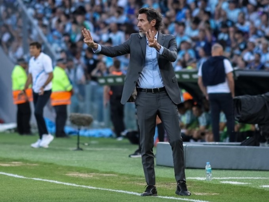 Domínguez se hartó de la fragilidad defensiva de su equipo: ”Nos marcan todos los partidos y no lo podemos corregir”