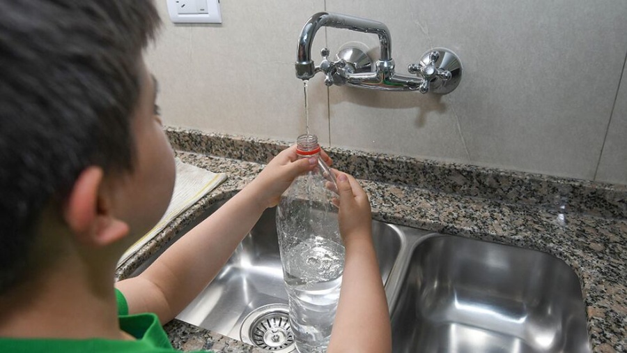 Una organización exigió respuestas sobre el arsénico presente en el agua de cuatro puntos de La Plata